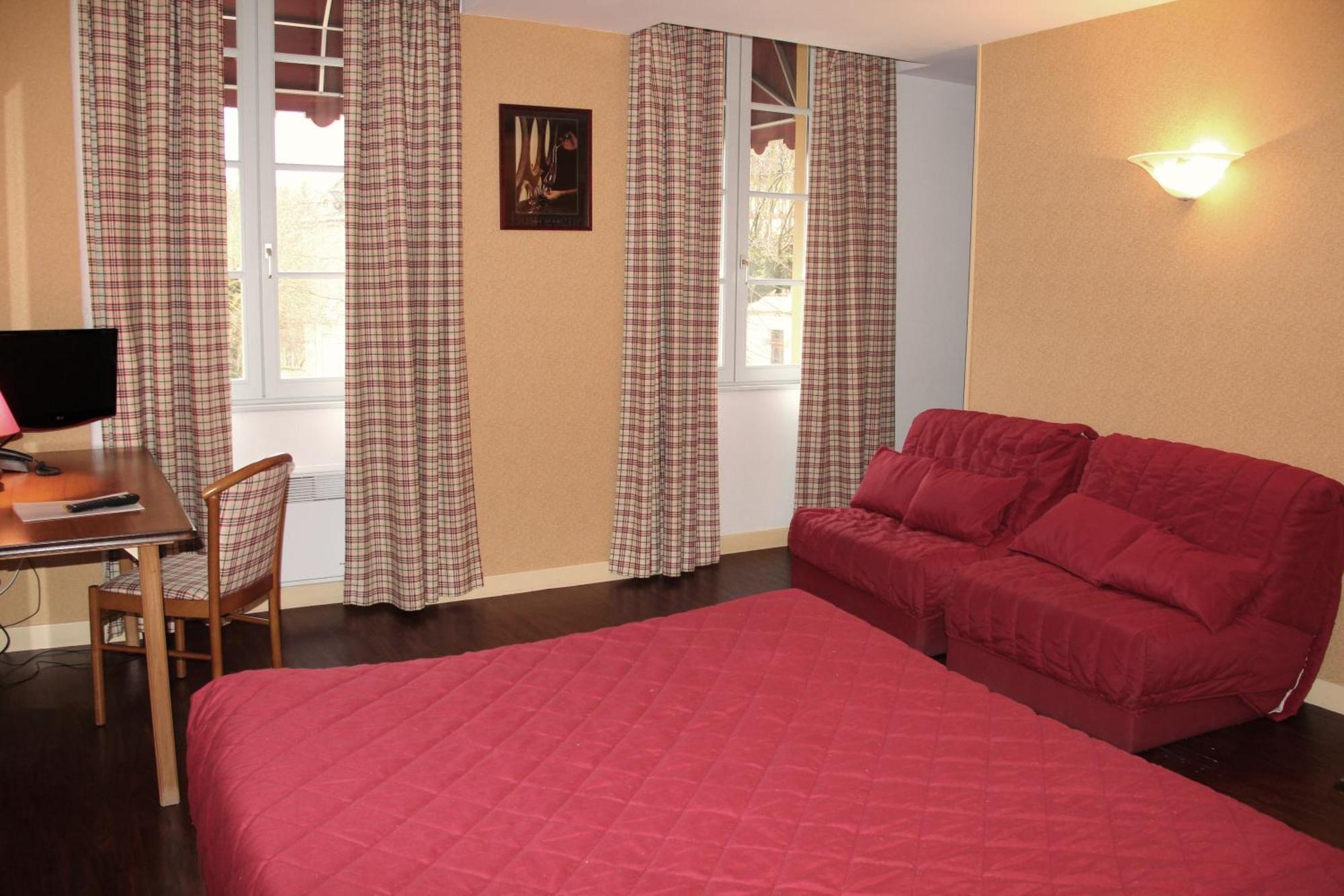 Hotel Logis Des Trois Maures Couches Exterior foto