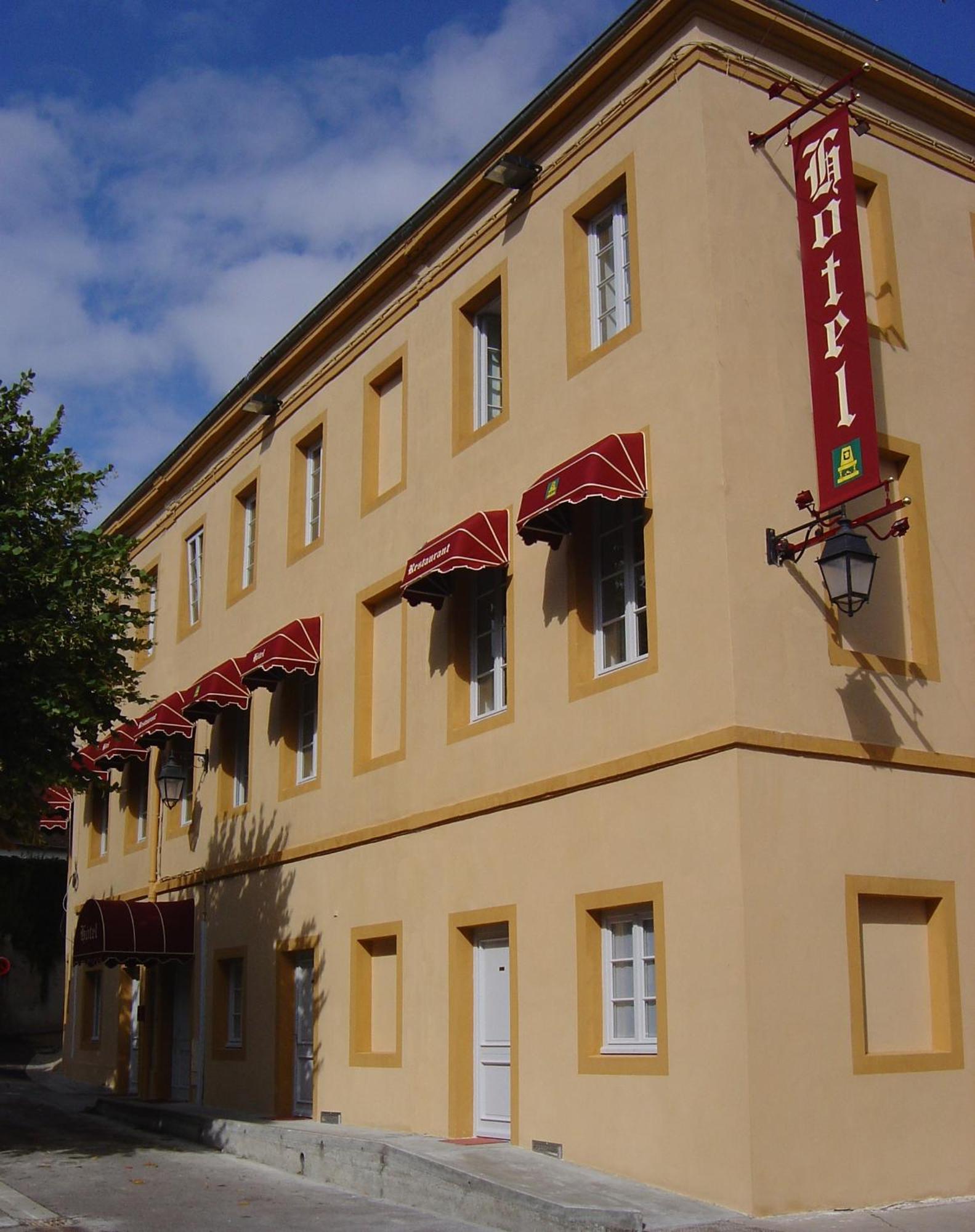 Hotel Logis Des Trois Maures Couches Exterior foto