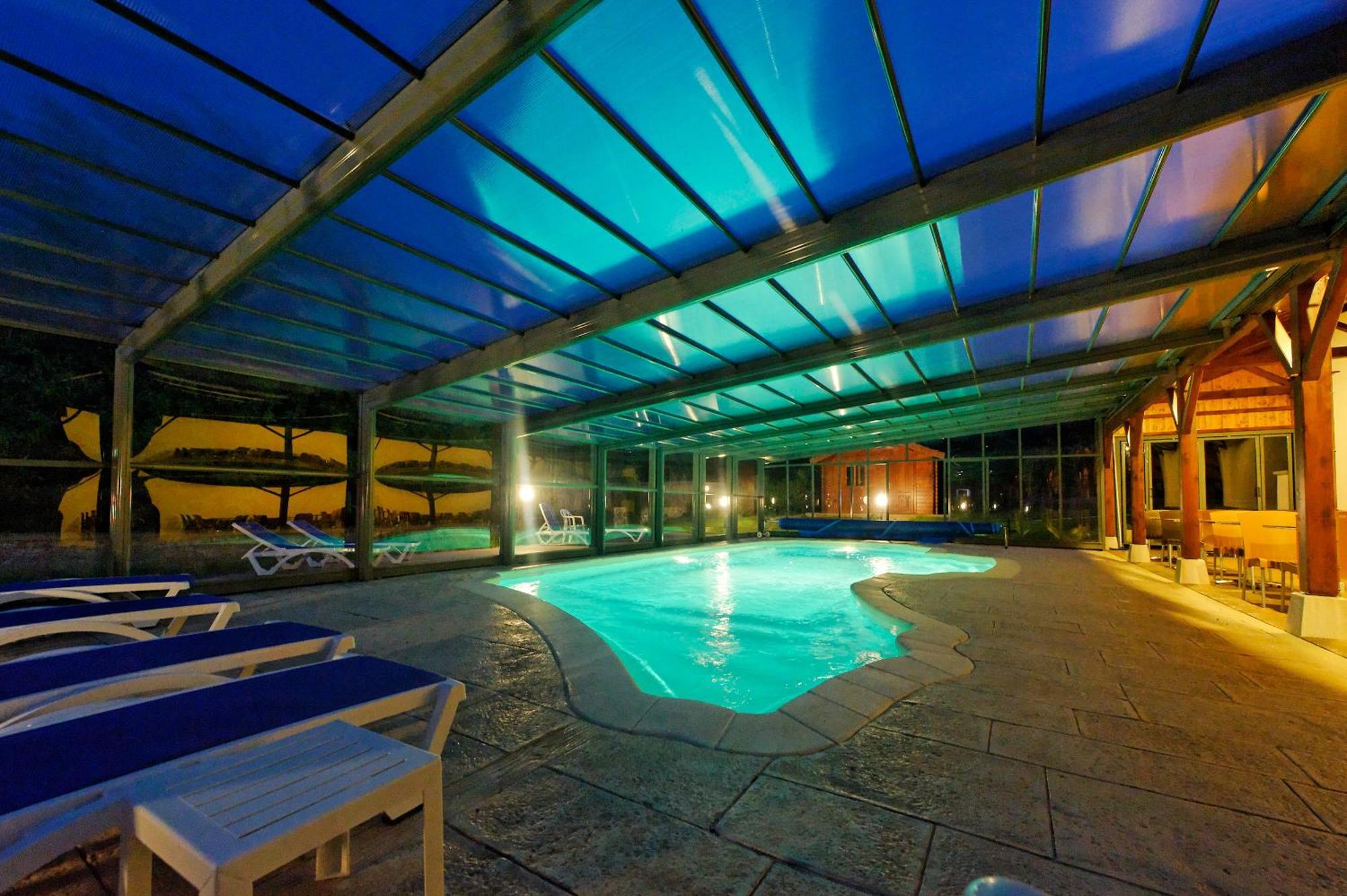 Hotel Logis Des Trois Maures Couches Exterior foto
