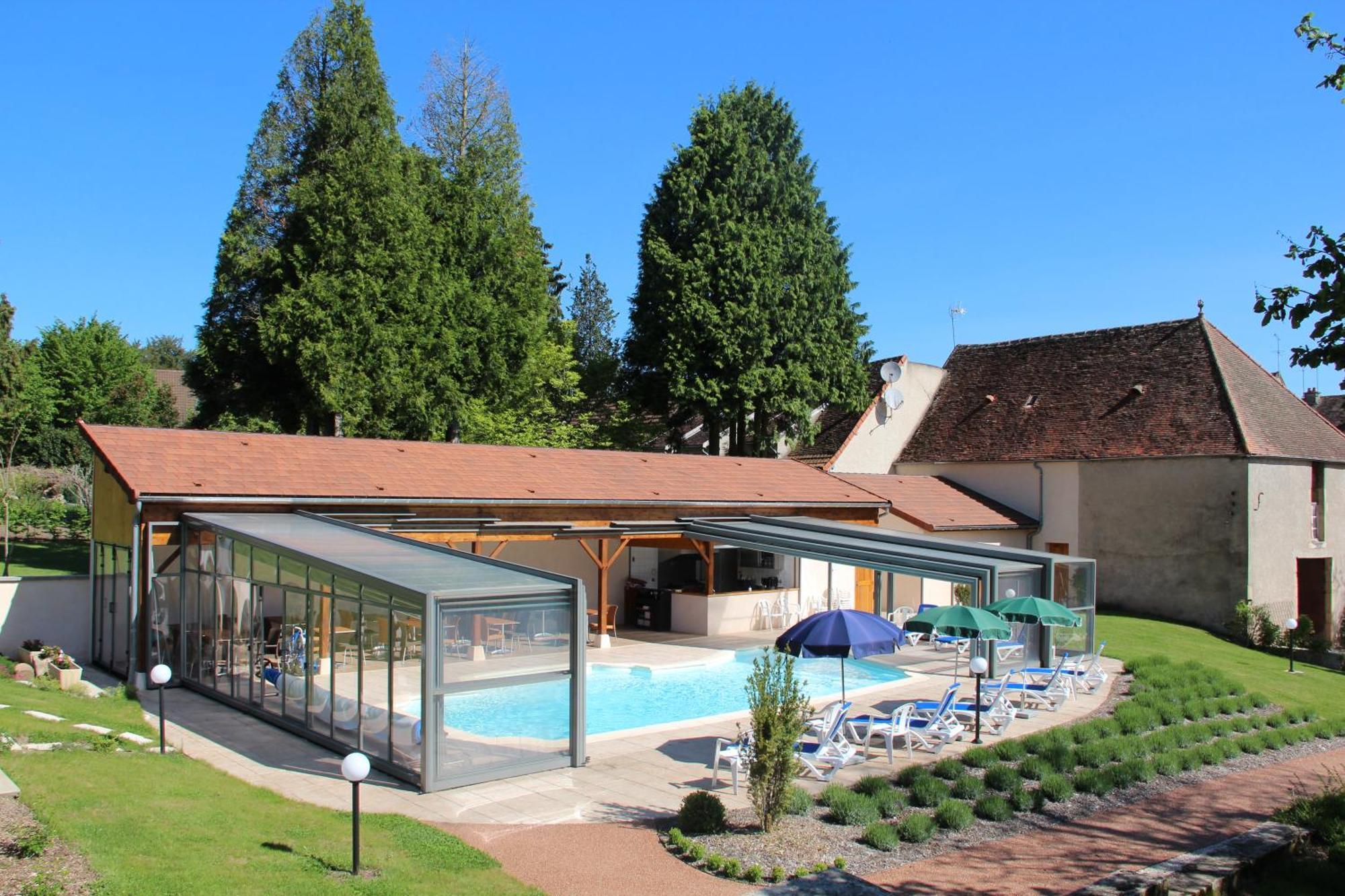 Hotel Logis Des Trois Maures Couches Exterior foto