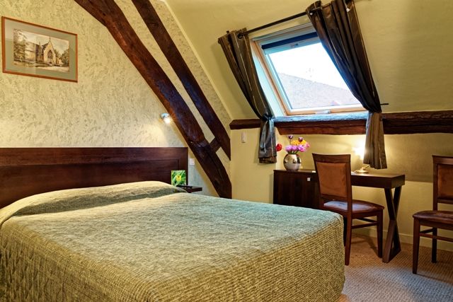 Hotel Logis Des Trois Maures Couches Exterior foto